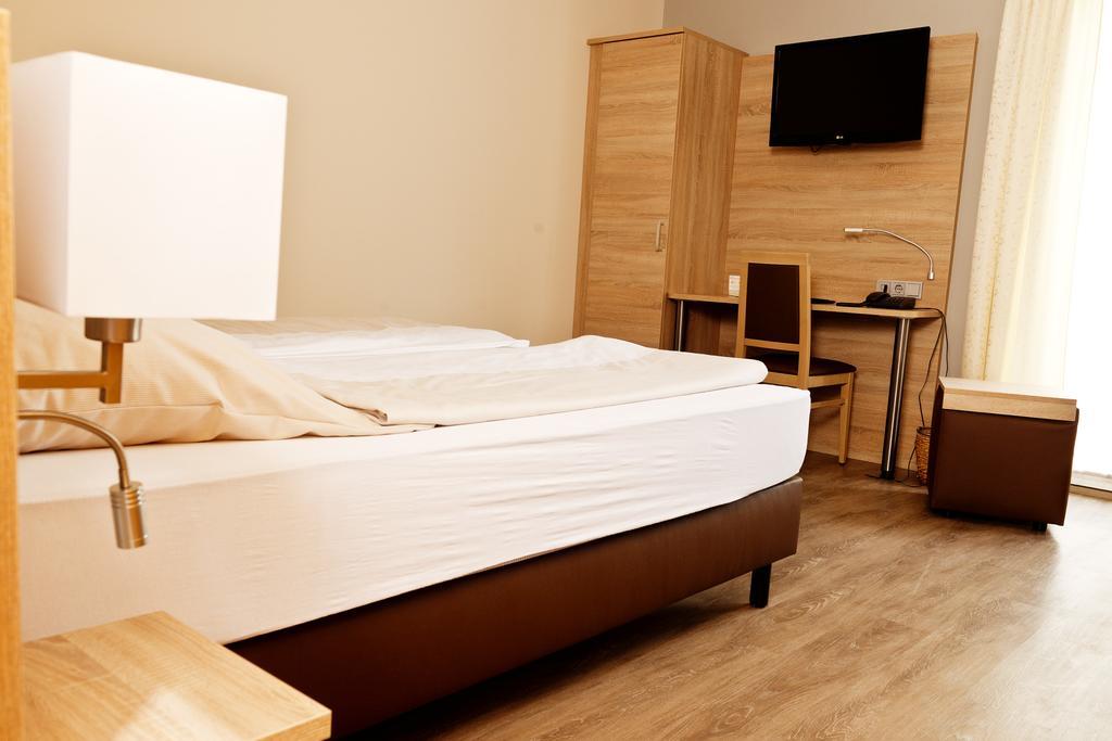 Espelkamp-Mittwald Hotel Dreimaedelhaus מראה חיצוני תמונה