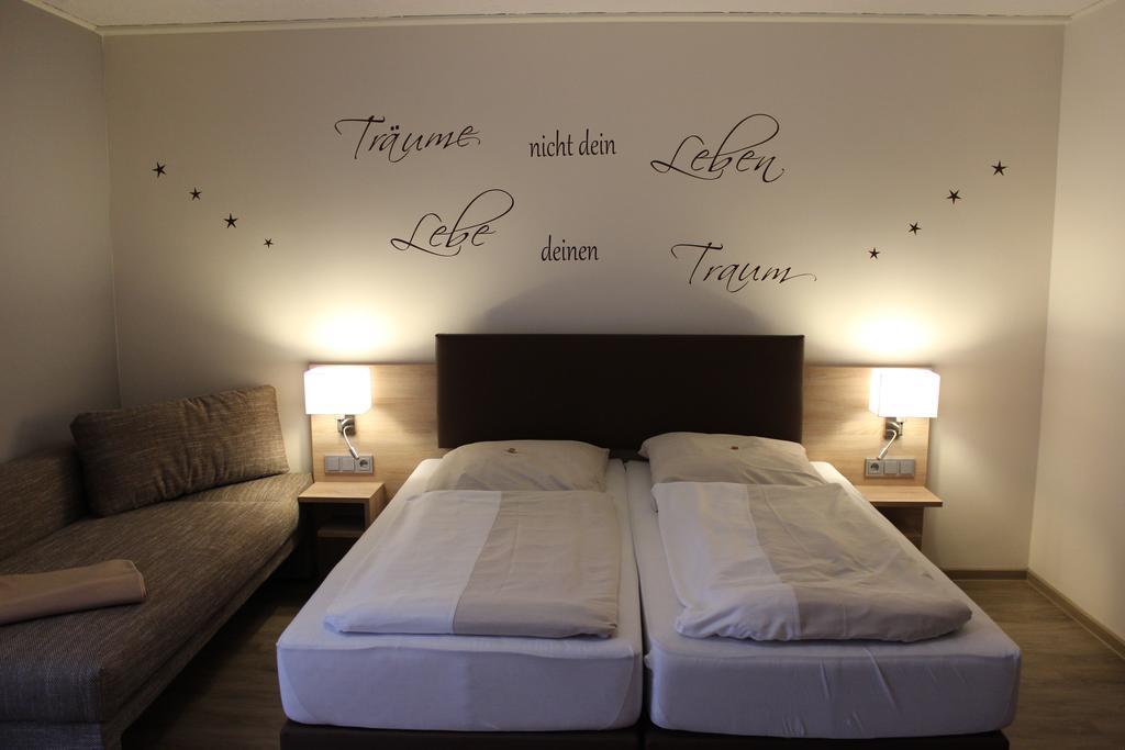 Espelkamp-Mittwald Hotel Dreimaedelhaus מראה חיצוני תמונה