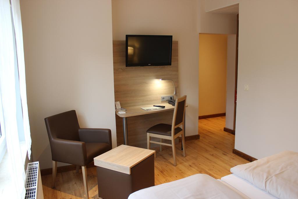 Espelkamp-Mittwald Hotel Dreimaedelhaus מראה חיצוני תמונה